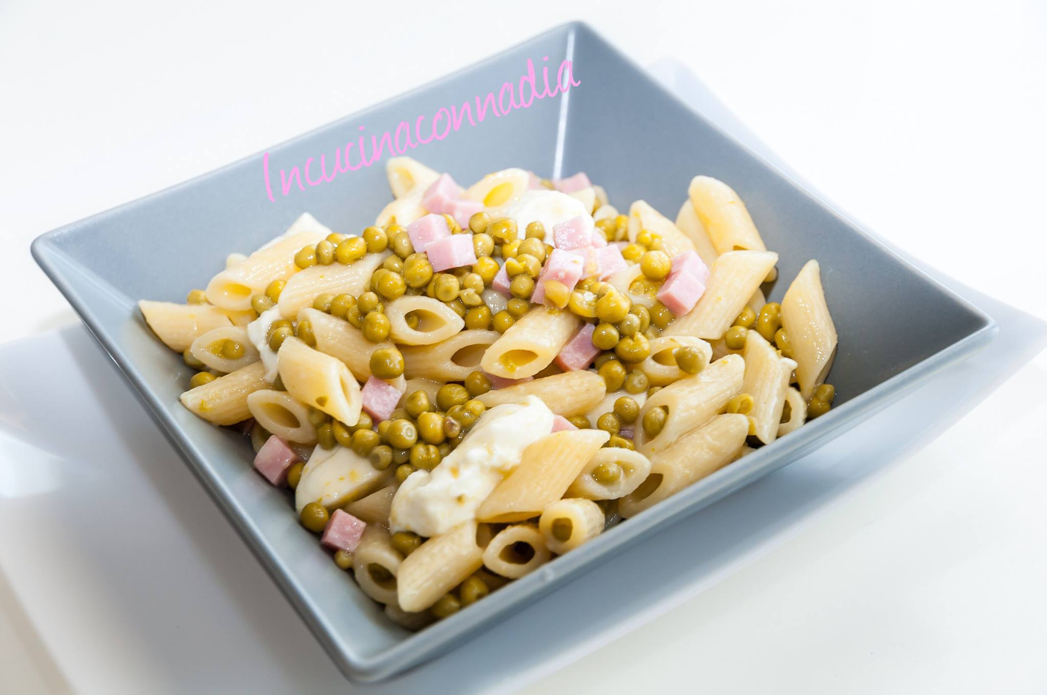 Pasta piselli, cotto e mozzarella