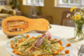 Risotto alla Zucca con Gamberoni e Chips di Porro Fritto con Zucca Agricola Rossi Maurizio
