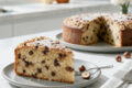 Torta Soffice di Nocciole e Gocce di Cioccolato