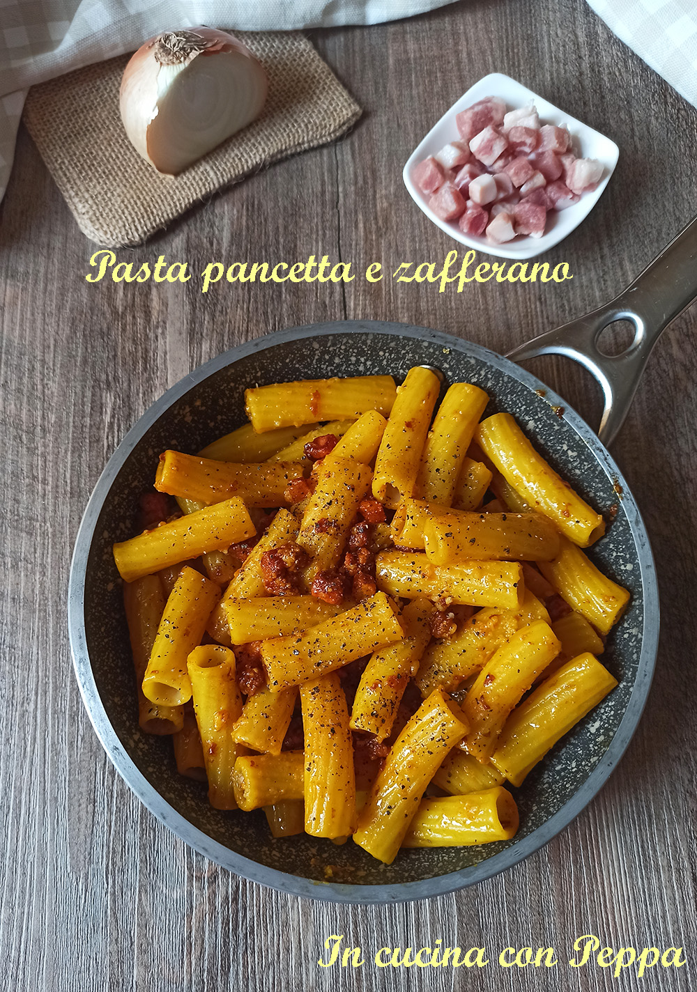 Pasta con zafferano e pancetta affumicata saporita In cucina con Peppa