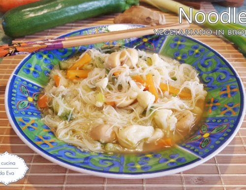 Noodles vegetariano in brodo