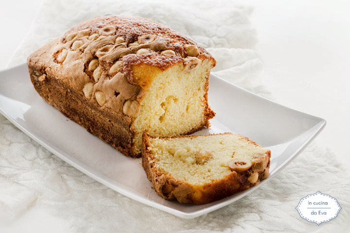 Plum cake alla soia e nocciole