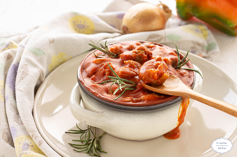 Bocconcini di tacchino con sugo di salsiccia