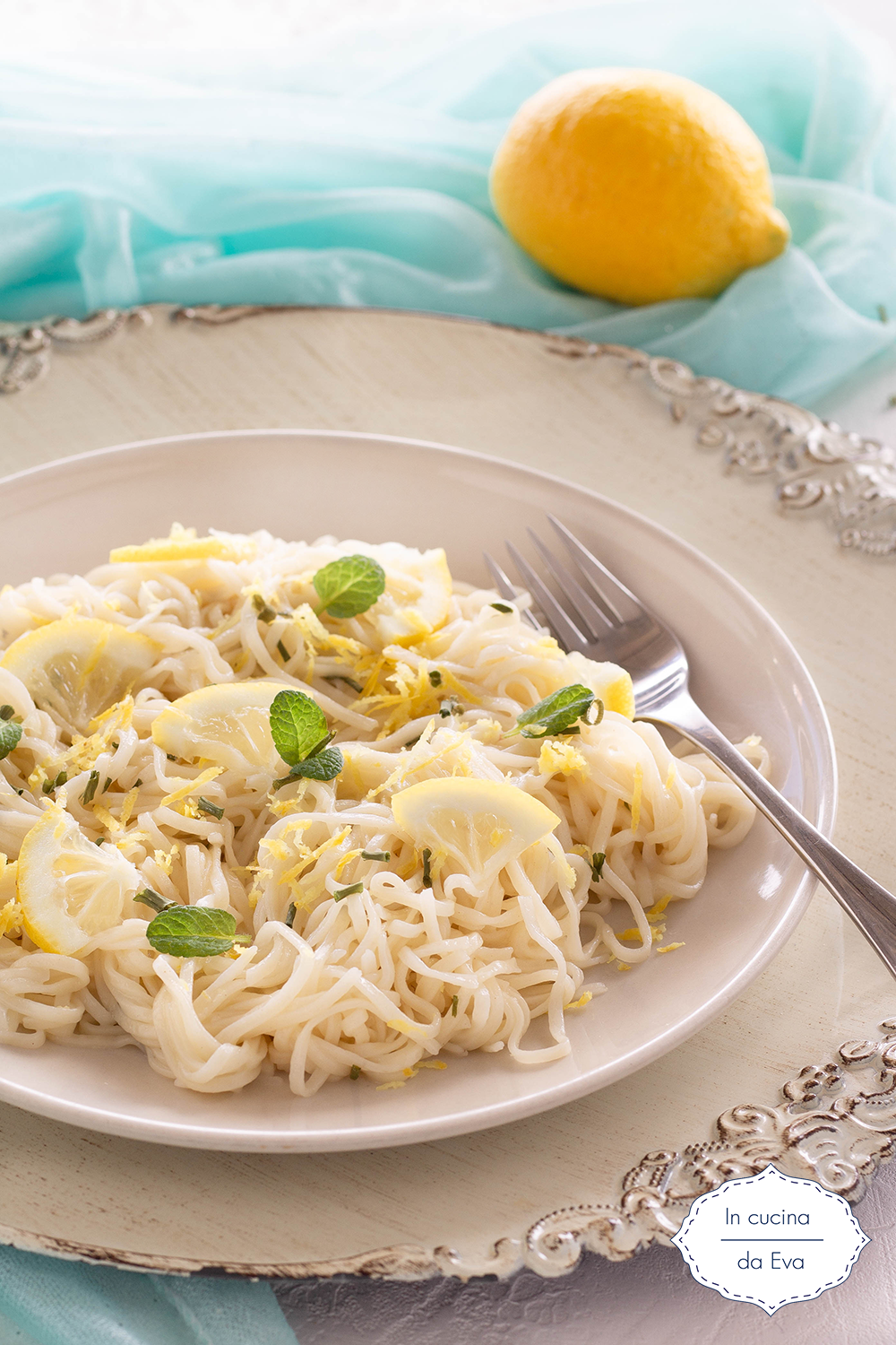 Tagliolini al limone Pasta fresca fatta in casa senza uova In cucina
