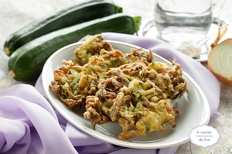 Frittelle di zucchine - Ricetta di zucchine in pastella senza uova
