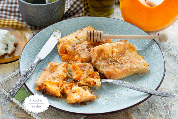 Fagottini di pasta fillo con zucca e feta