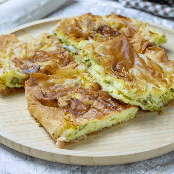 Torta rustica con pasta fillo, asparagi ed yogur greco