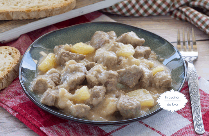 Spezzatino con carne da bollito e patate, cremoso e semplice da preparare