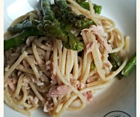 Spaghetti integrali con tonno e asparagi