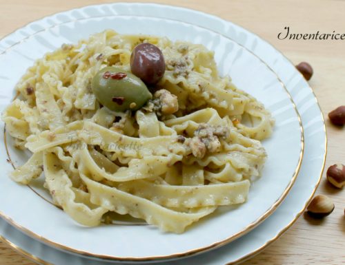 Pasta al Pesto di Olive e Nocciole | Ricetta Veloce