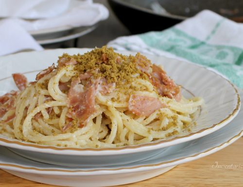 Spaghetti con mortadella e pistacchi cremosi