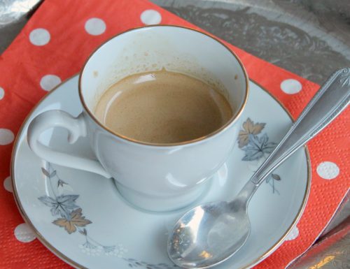 Come preparare in casa la cremina per il caffè