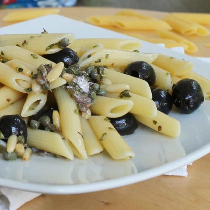 Pasta Con Acciughe Capperi E Olive Primo Piatto Caldo O Freddo