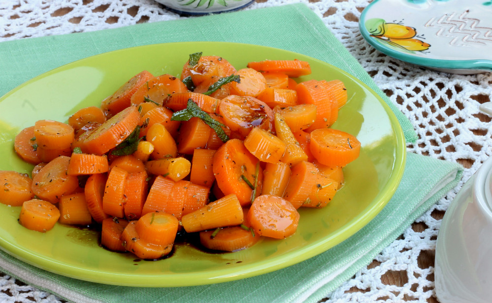 Insalata di carote: la ricetta del contorno fresco e leggero per l'estate