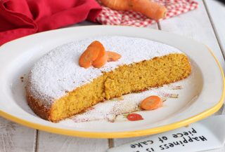 TORTA DI CAROTE LIGHT ricetta torta di carote leggera senza latticini TORTA DI CAROTE LIGHT ricetta torta di carote leggera senza latticini