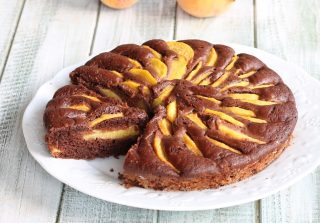 TORTA SOFFICE ALLE PESCHE SENZA BURRO E UOVA da cuocere in forno o IN PADELLA TORTA SOFFICE ALLE PESCHE SENZA BURRO E UOVA da cuocere in forno o IN PADELLA