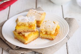 BISCOTTI SEMOLINO E MARMELLATA ricetta biscotti ripieni cremosi BISCOTTI SEMOLINO E MARMELLATA ricetta biscotti ripieni cremosi