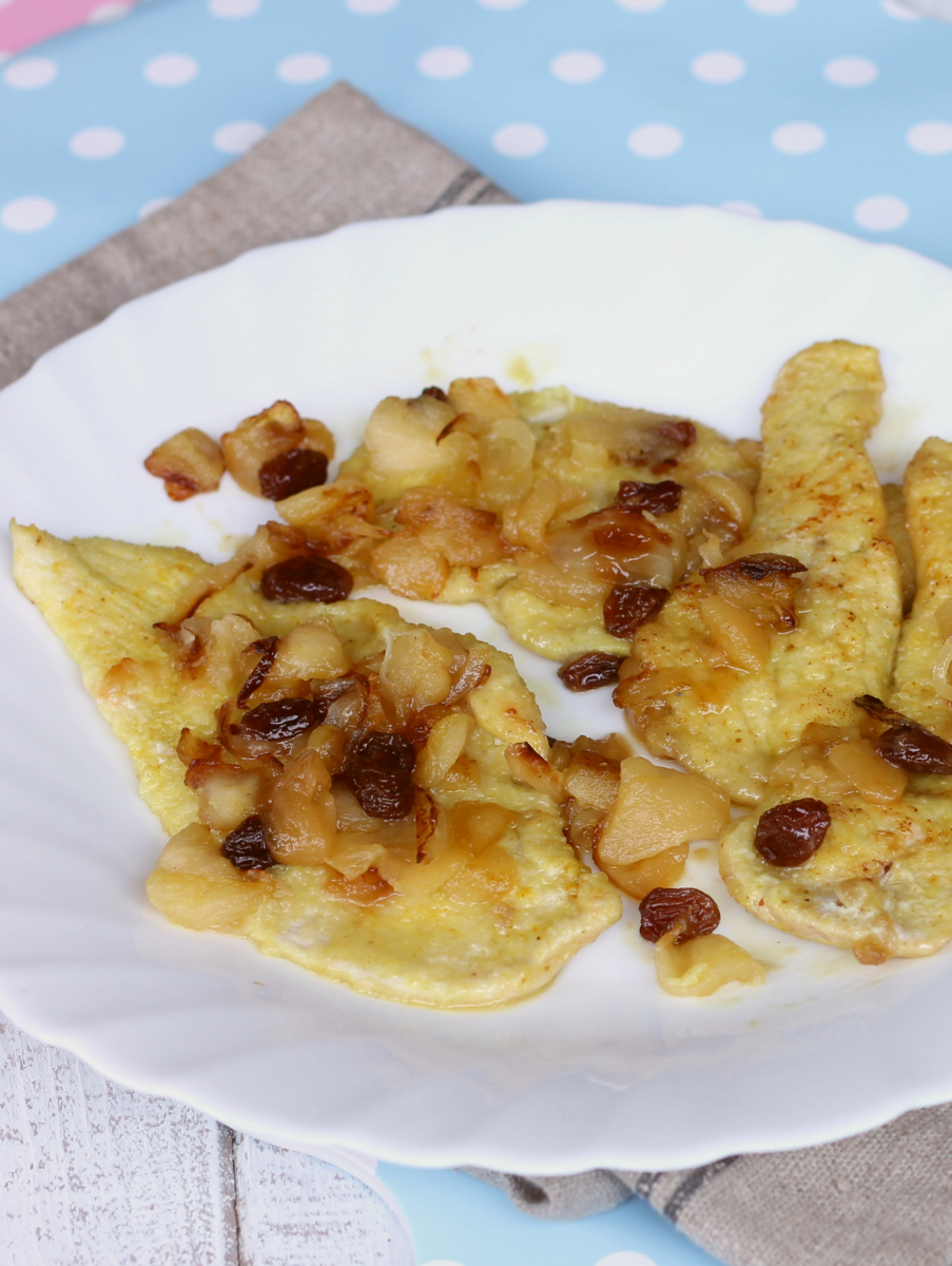 SCALOPPINE DI POLLO MELE UVETTA ricetta petto di pollo in padella