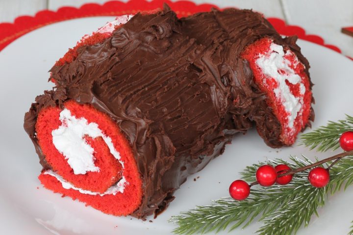 Tronchetto di Natale panna e cioccolato | ricetta dolce di Natale facile