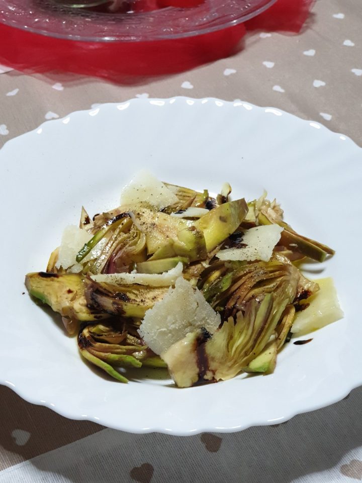 Insalata di carciofi crudi | ricetta insalata veloce con cuori di carciofi
