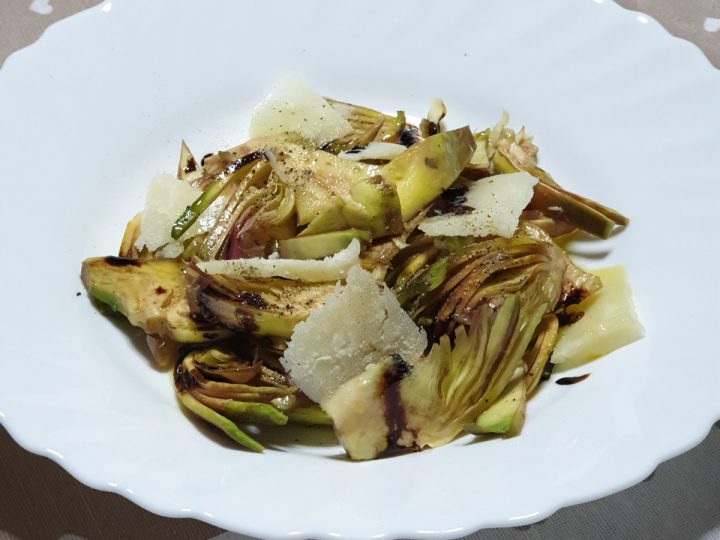 Insalata di carciofi crudi | ricetta insalata veloce con cuori di carciofi