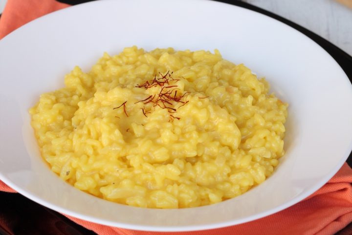 Risotto alla milanese | ricetta originale tradizionale risotto giallo cremoso