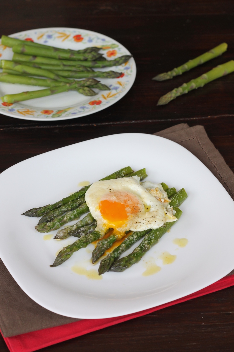 Ricetta ASPARAGI E UOVA alla milanese | uova e asparagi alla Bismarck