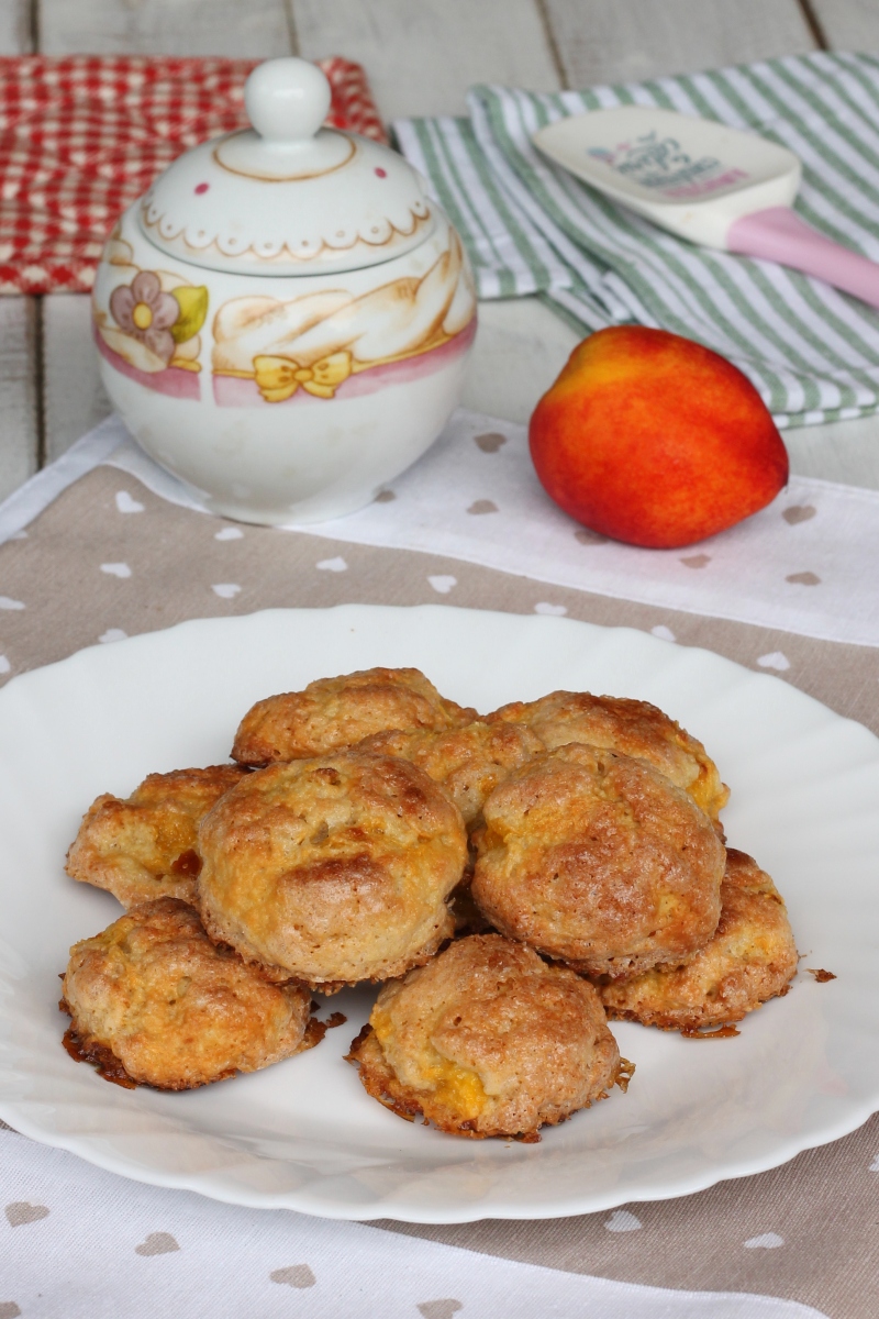 BISCOTTI ALLE PESCHE ricetta biscotti con frutta in pezzi