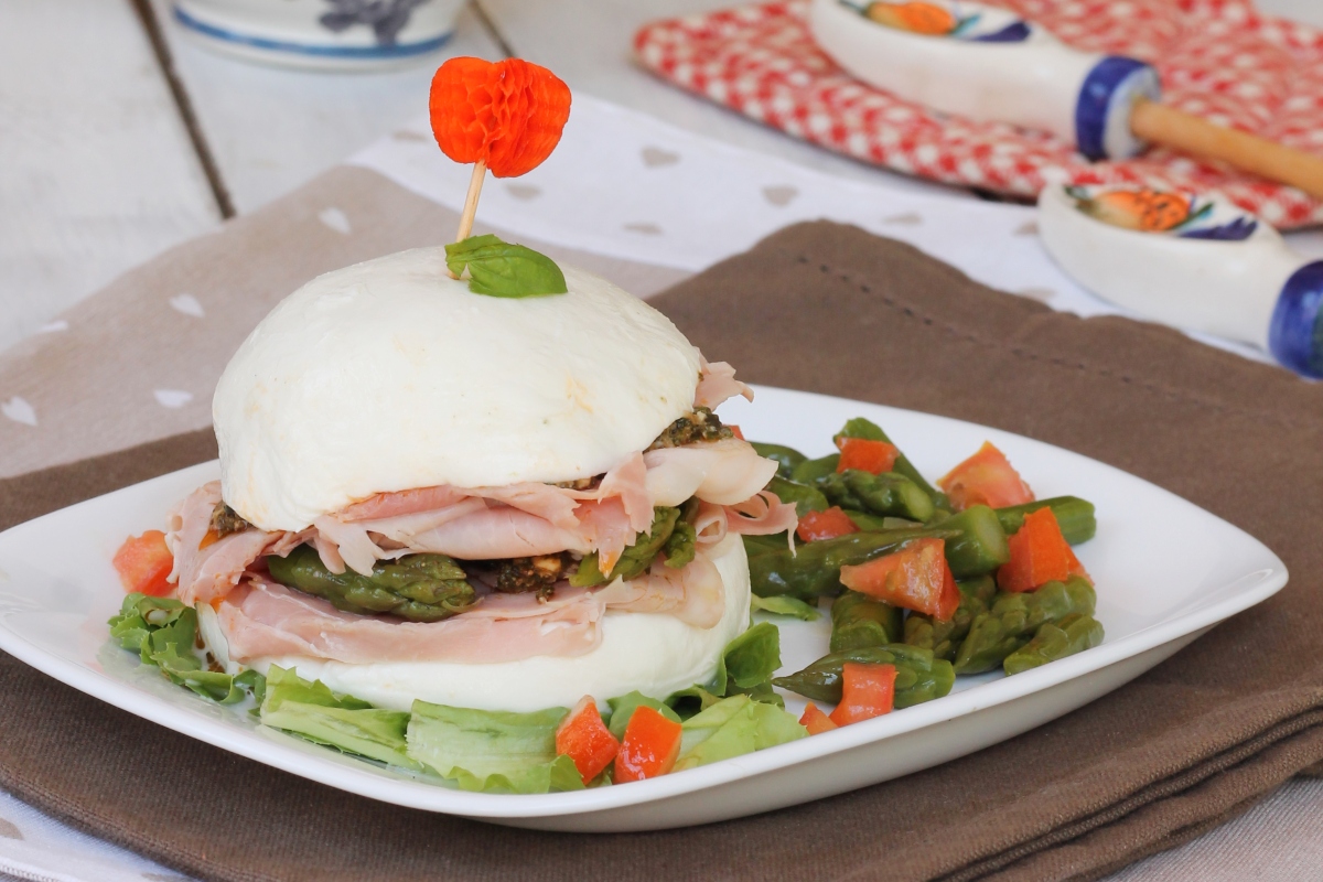 HAMBURGER DI MOZZARELLA burger di mozzarella secondo freddo