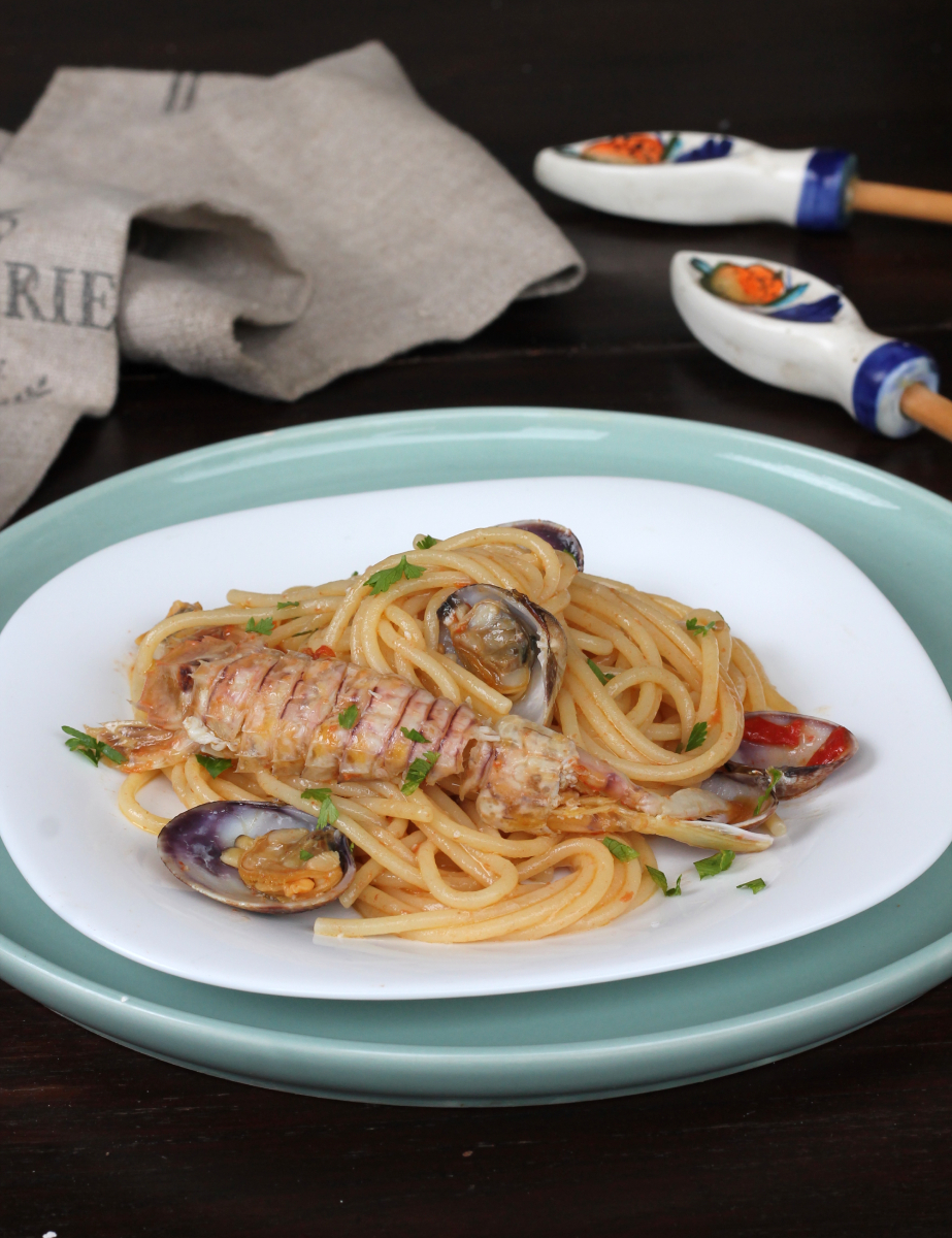 SPAGHETTI alle VONGOLE VERACI con canocchie | pasta vongole veraci