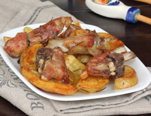 AGNELLO AL FORNO CON PATATE