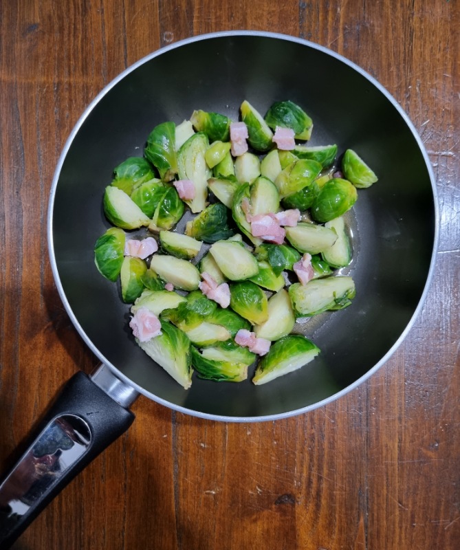 CAVOLINI DI BRUXELLES E UOVA Ricetta Cavoletti Di Bruxelles In Padella