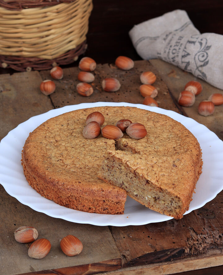 TORTA DI NOCCIOLE PIEMONTESE MORBIDA ricetta dolce tradizionale
