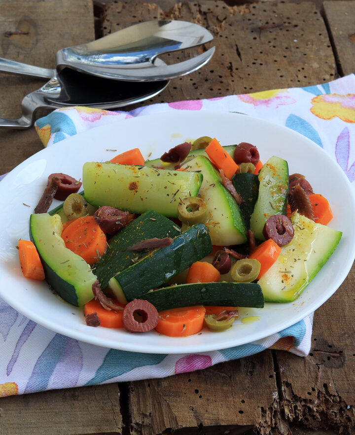 ZUCCHINE LESSE SFIZIOSE ricetta insalata di zucchine bollite con carote