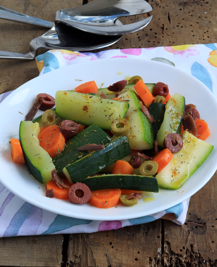ZUCCHINE LESSE SFIZIOSE ricetta insalata di zucchine bollite con carote