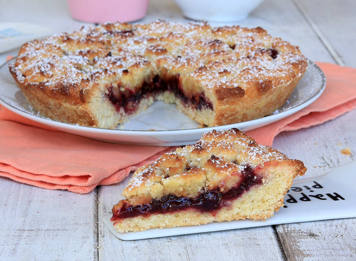 Crostata frutti di bosco e burro di arachidi sbriciolata | Inventaricette