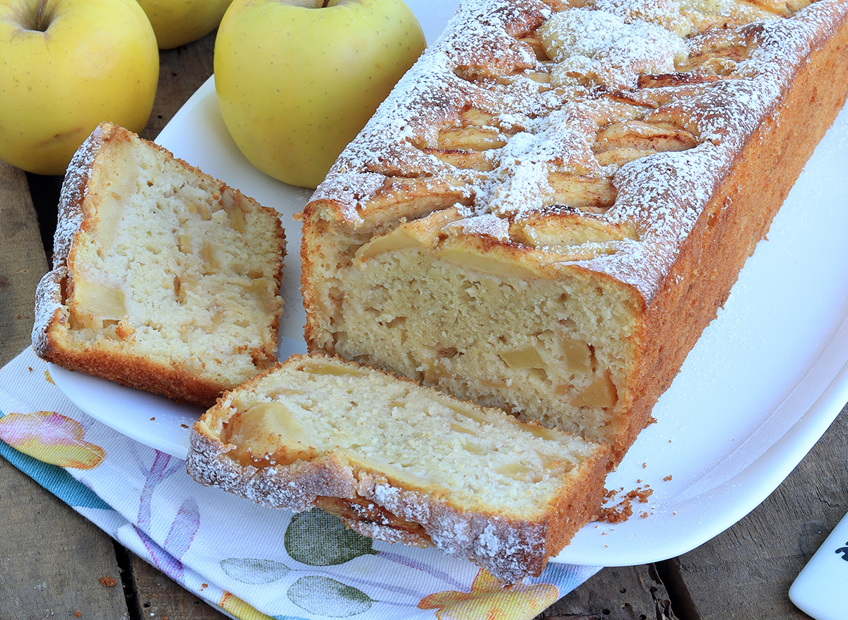 PLUMCAKE ALLE MELE SOFFICE senza yogurt | Inventaricette