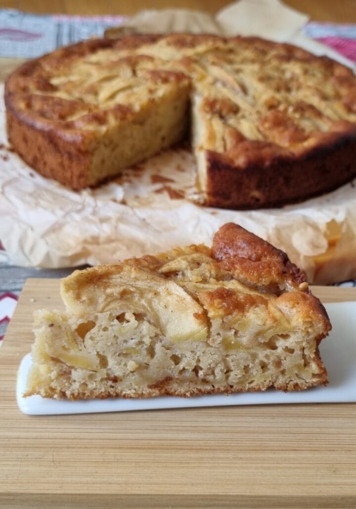 TORTA DI MELE CON NOCCIOLE E YOGURT | Inventaricette