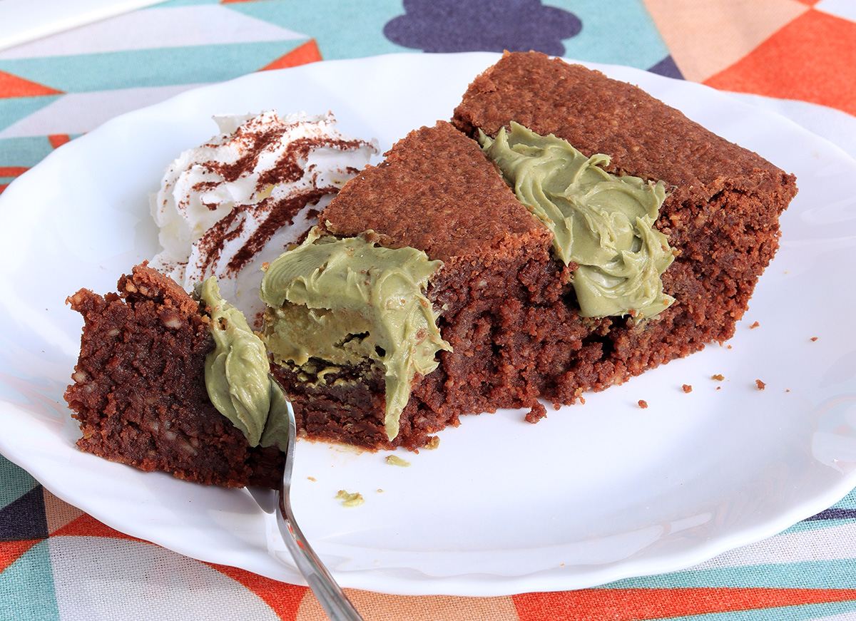 Torta cioccolato e pistacchio umida e cremosa | Inventaricette