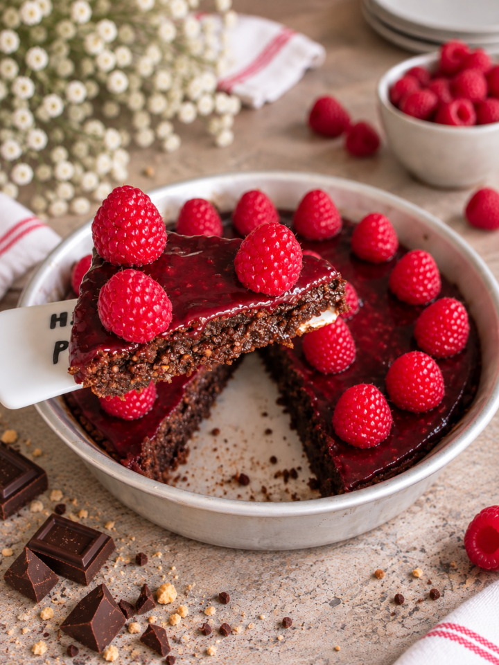 Caprese tre cioccolati ai lamponi | torta al cioccolato e lamponi | Inventaricette