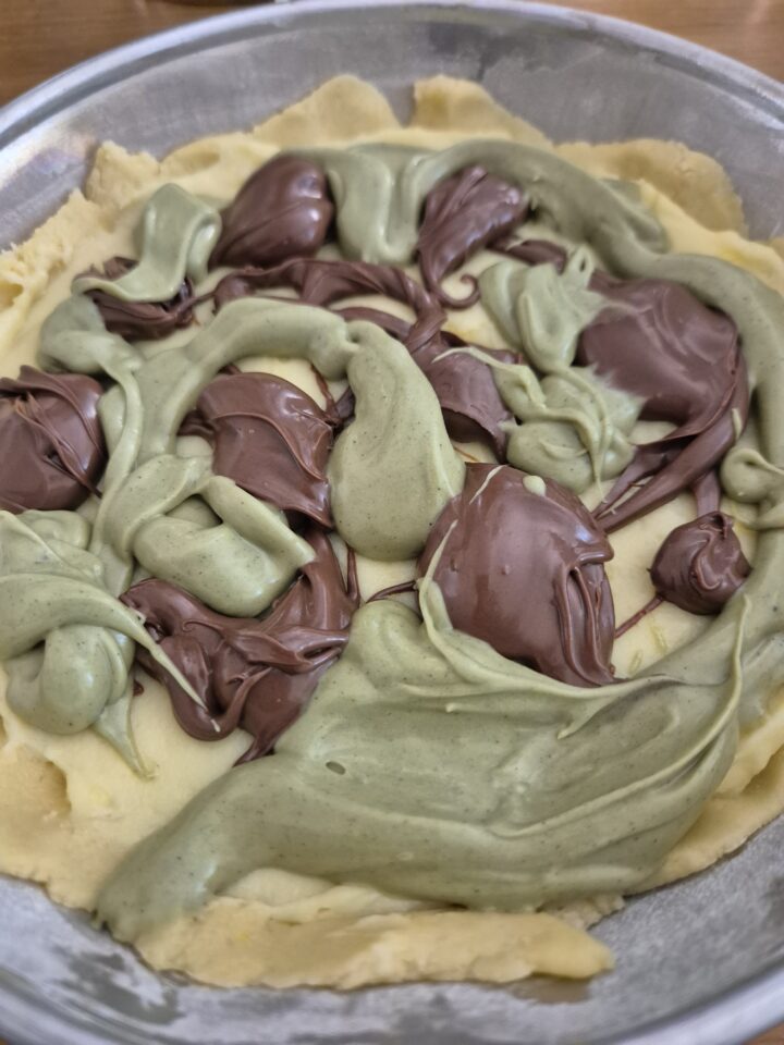 Sbriciolata alla nutella pistacchio e crema | Inventaricette