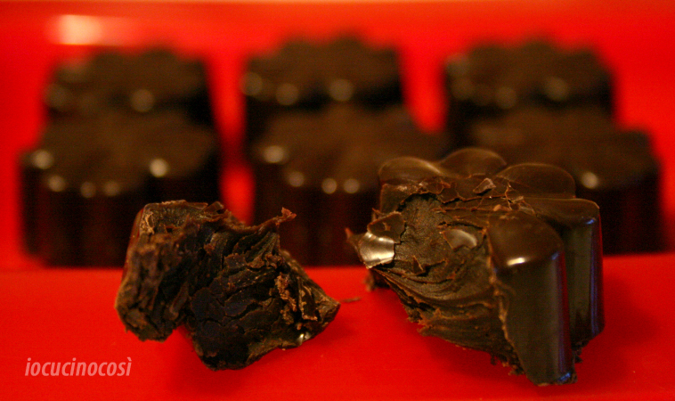 Cioccolatini al whisky ripieni | Ricetta golosa