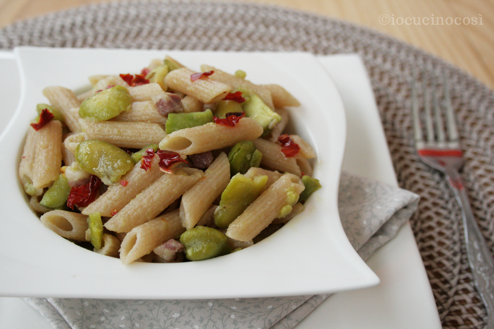 Pasta e fave con peperoni cruschi