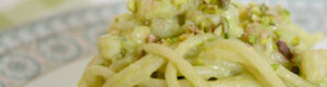 Spaghetti gamberetti e crema di zucchine e asparagi | Ricetta primo di pesce