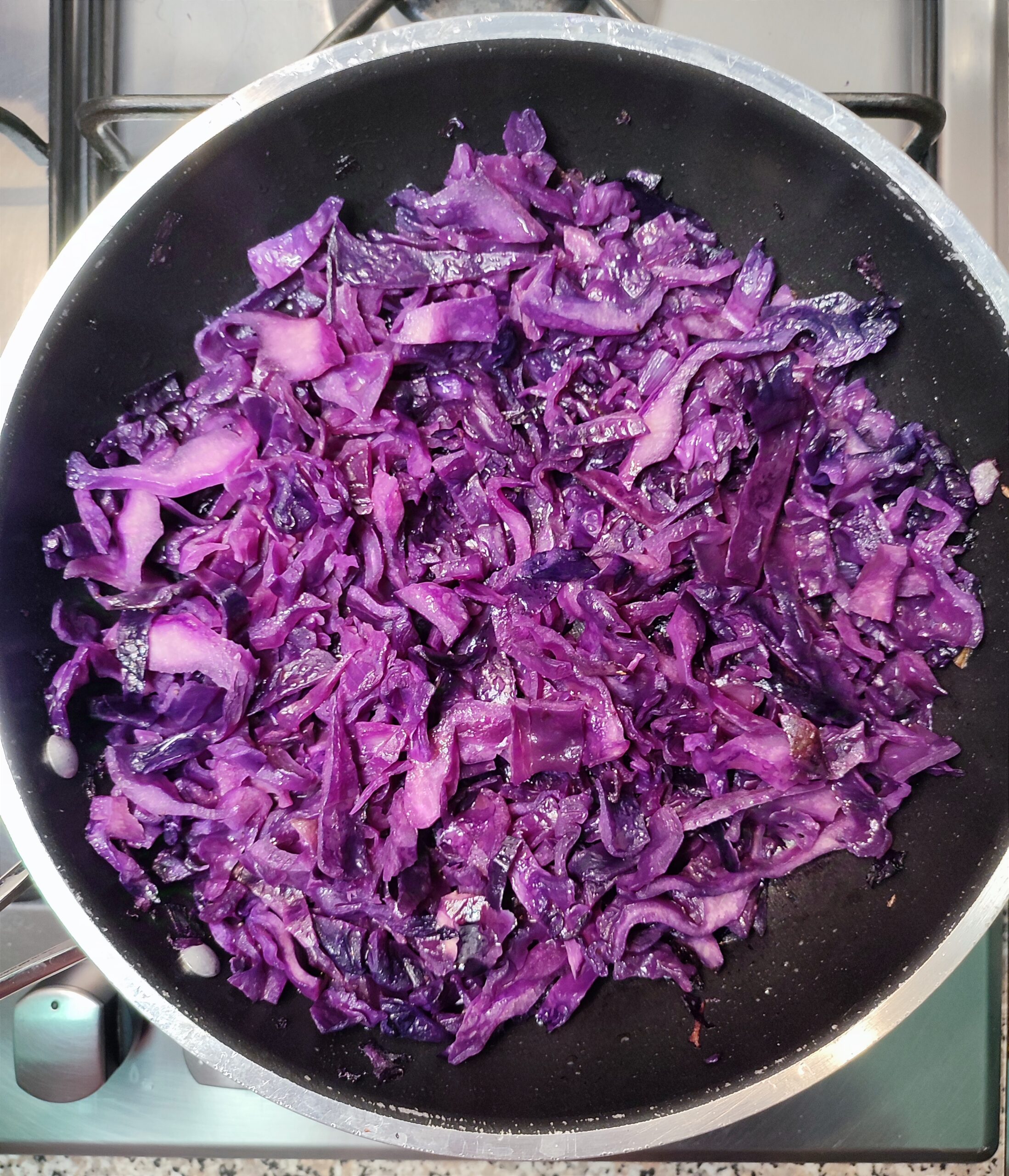 Cavolo cappuccio rosso in tegame - Le ricette di iocucinofacile