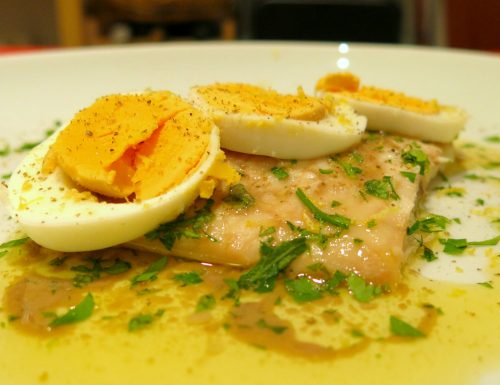 filetto di carpa con burro acciughe e uova sode