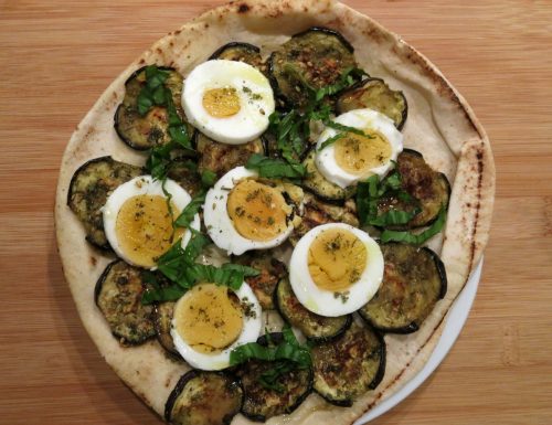 Pizza libanese con melanzane uova sode e za’atar