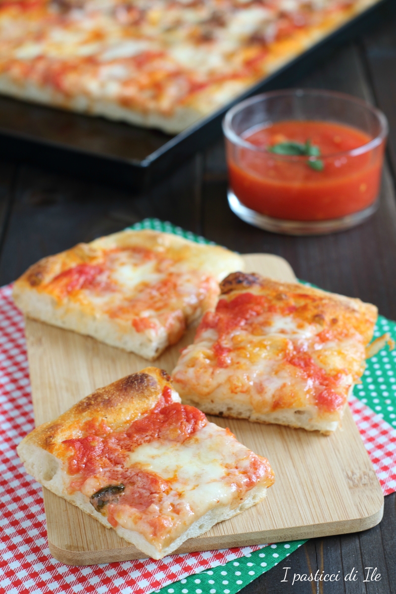 pizza in teglia con lievito di birrapizza in tegliapizza con lievito di birra