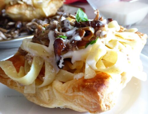 CESTINI DI SFOGLIA CON FETTUCCINE ALLA BOSCAIOLA BIANCA