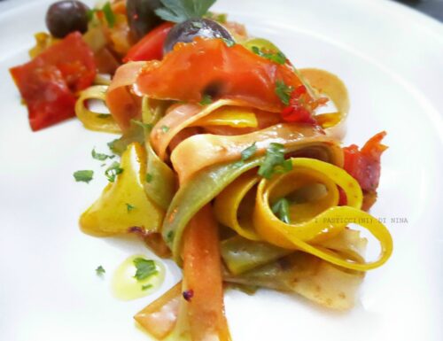 TAGLIATELLE AI TRE SAPORI CON PEPERONI